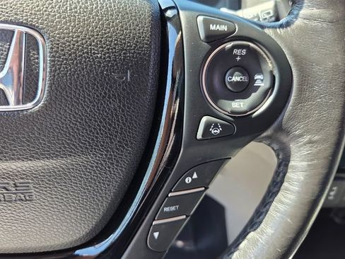 Used 2018 Honda Pilot Touring image 31