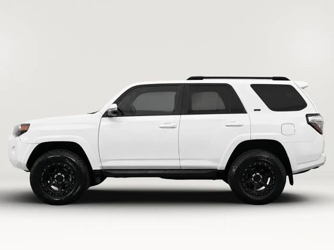 Used 2018 Toyota 4Runner SR5 AWD/4WD image 4
