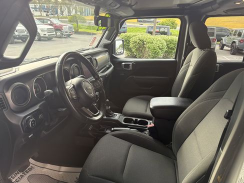 Used 2023 Jeep Gladiator Sport AWD/4WD image 12
