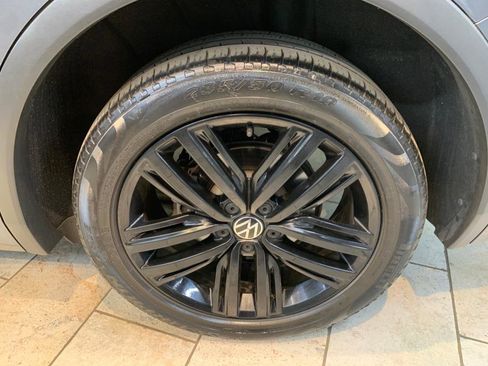 Used 2022 Volkswagen Tiguan SE R-Line image 12