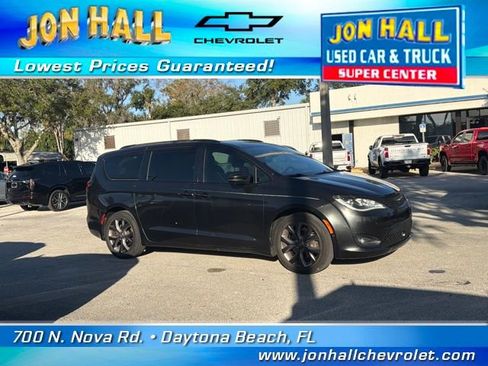 Used 2019 Chrysler Pacifica Limited image 10