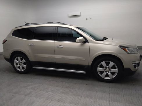 Used 2017 Chevrolet Traverse LT w/ Style and Technology Package FWD image 11