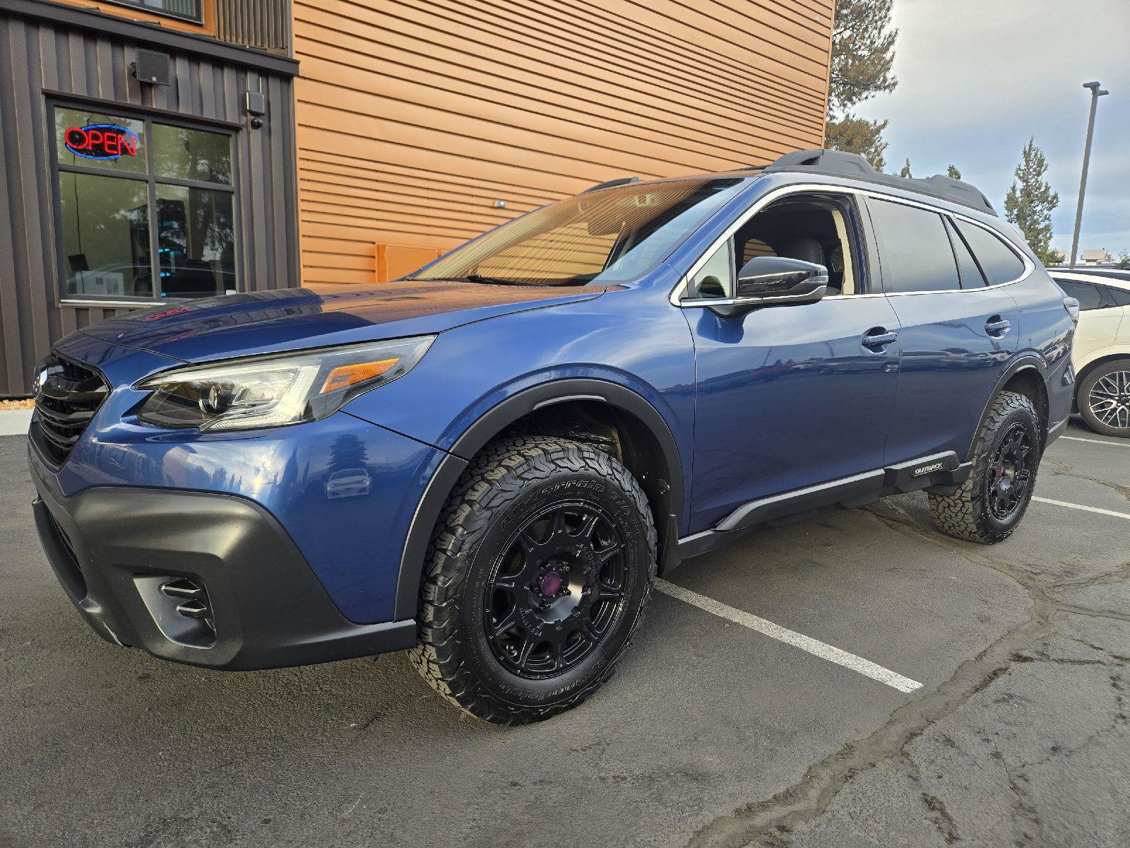 Used 2020 Subaru Outback Onyx Edition XT w/ Popular Package #2 AWD/4WD image 1