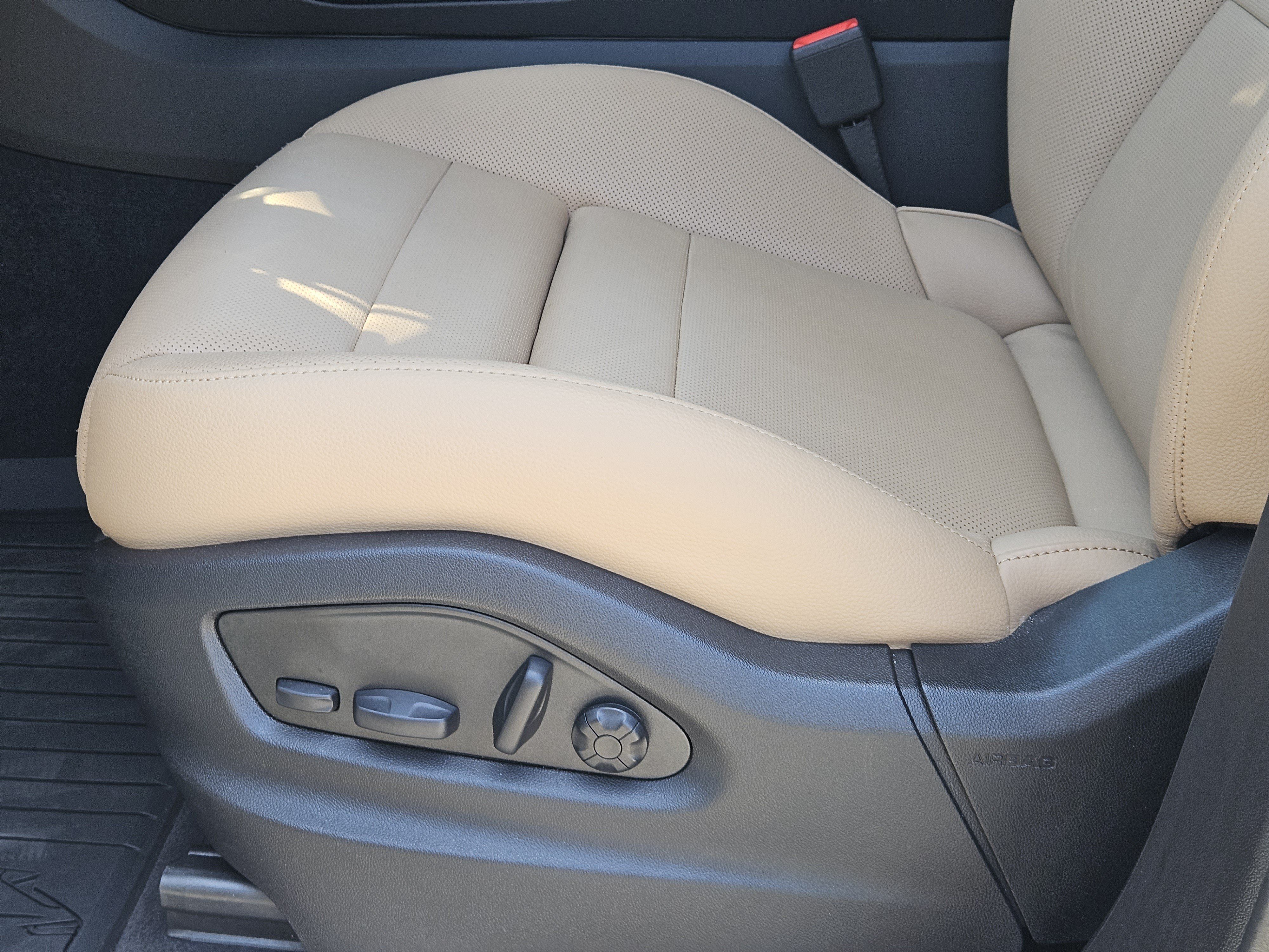 Certified 2026 Porsche Cayenne AWD/4WD image 23