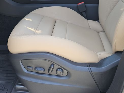 Certified 2026 Porsche Cayenne AWD/4WD image 23