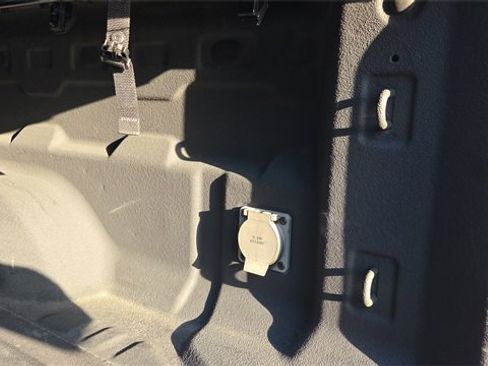 Used 2023 GMC Canyon AT4 w/ AT4 Premium Package image 18