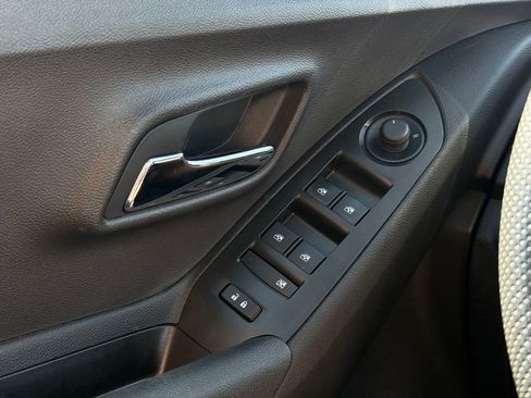 Used 2017 Chevrolet Trax LT image 19