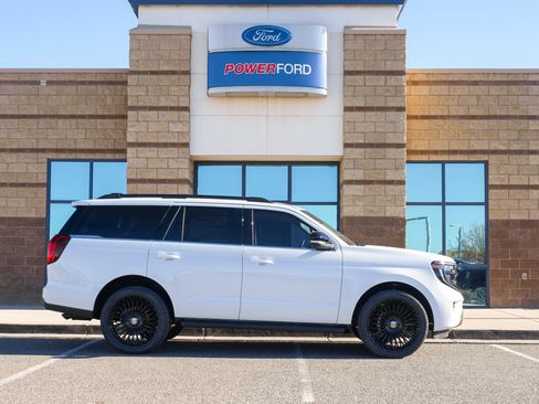 New 2025 Ford Expedition Active image 5