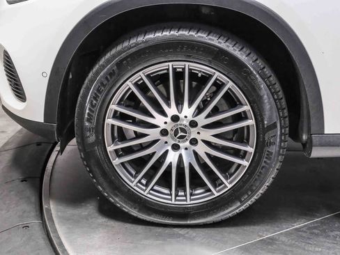 Certified 2025 Mercedes-Benz GLC 300 image 10