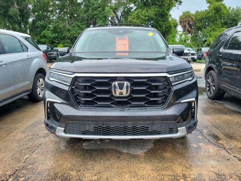 Used 2025 Honda Pilot Elite image 2