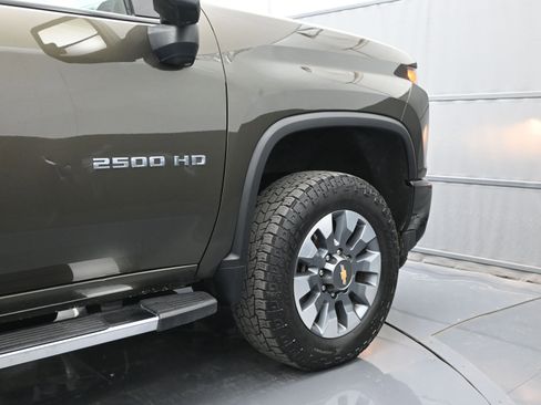 Used 2023 Chevrolet Silverado 2500 Custom w/ Custom Value Package image 7