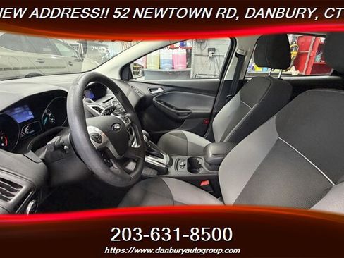 Used 2014 Ford Focus SE w/ SE Winter Package FWD image 11