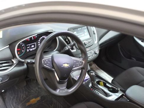 Used 2018 Chevrolet Malibu LS FWD image 14