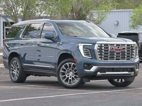 Used 2025 GMC Yukon Denali w/ Sun & Power Step Package RWD image 2