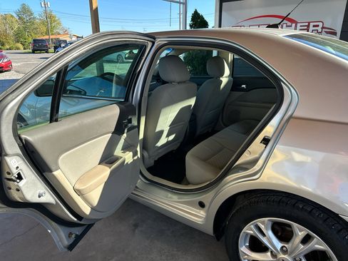 Used 2012 Ford Fusion SE image 22