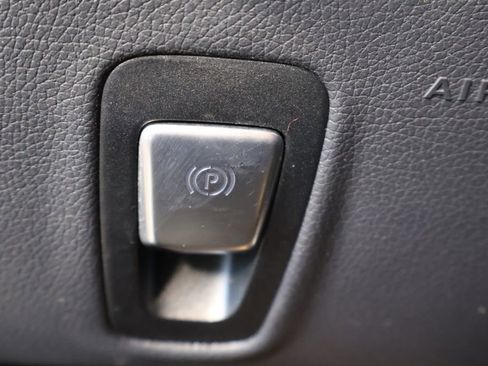 Used 2017 Mercedes-Benz E 300 4MATIC image 30