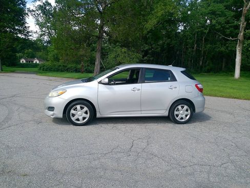 Used 2010 Toyota Matrix FWD image 9