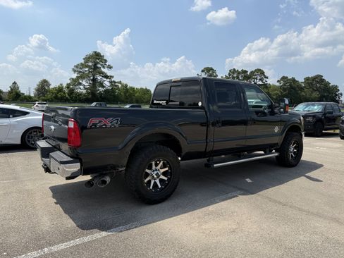 Used 2013 Ford F250 Lariat w/ Lariat Ultimate Pkg AWD/4WD image 2