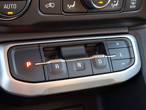 Used 2021 GMC Acadia SLE w/ Driver Convenience Package image 14