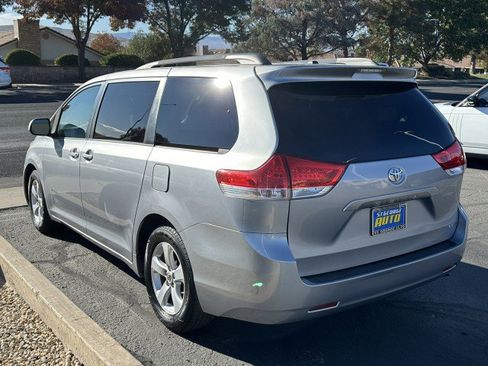 Used 2012 Toyota Sienna LE image 5