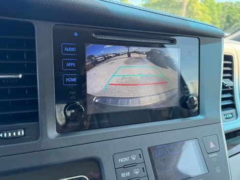 Used 2017 Toyota Sienna XLE FWD image 23