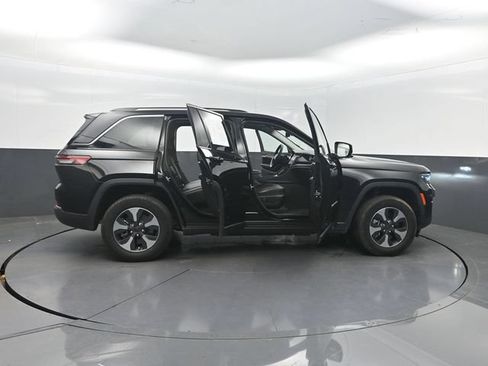 Used 2022 Jeep Grand Cherokee Limited 4xe w/ Luxury Tech Group II AWD/4WD image 38
