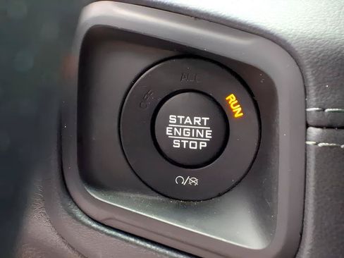 Used 2024 Jeep Gladiator Mojave AWD/4WD image 20