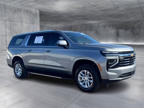 Certified 2026 Chevrolet Suburban LT w/ Comfort Package image 6