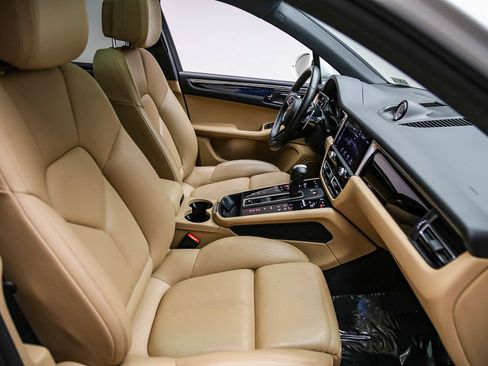 Certified 2024 Porsche Macan w/ Premium Plus Package AWD/4WD image 18