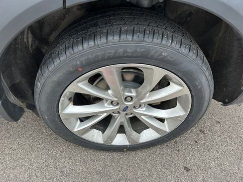 Used 2022 Ford Explorer Platinum w/ Technology Package image 8