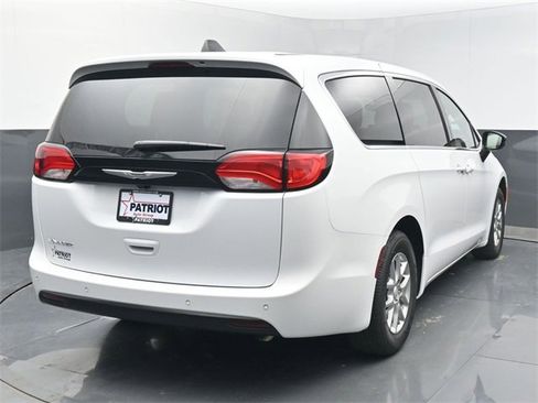 New 2026 Chrysler Voyager LX image 5