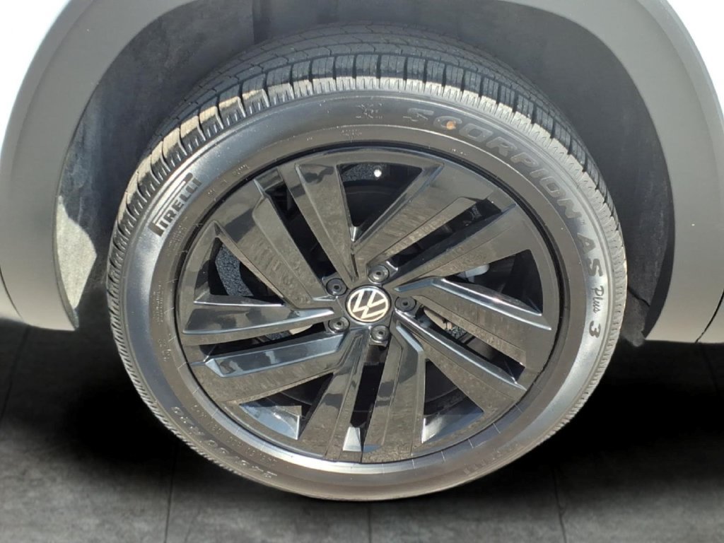 Used 2023 Volkswagen Atlas Cross Sport SE w/ Black Wheel Package FWD image 9