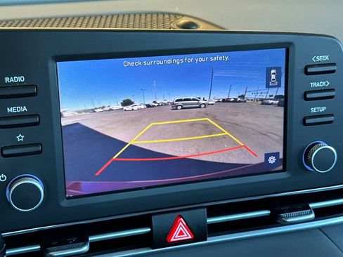 Certified 2023 Hyundai Elantra SE FWD image 18