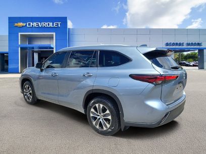 Used 2024 Toyota Highlander XLE