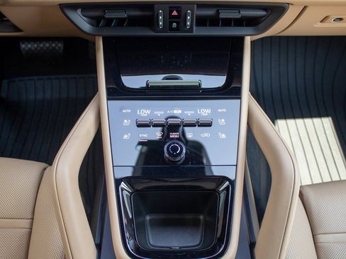 Used 2025 Porsche Cayenne Base w/ Premium Package Plus image 21