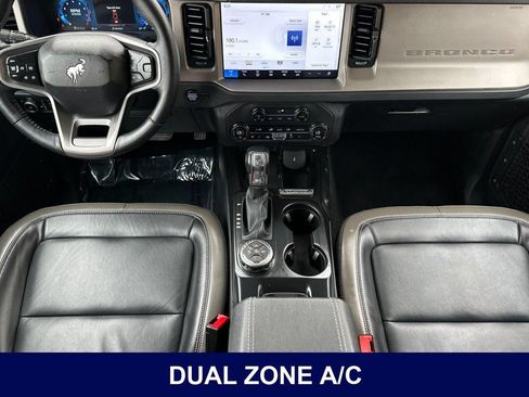 Used 2025 Ford Bronco Outer Banks AWD/4WD image 17