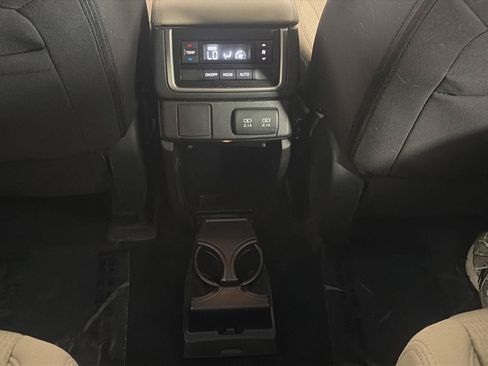 Used 2019 Subaru Ascent Premium AWD/4WD image 21