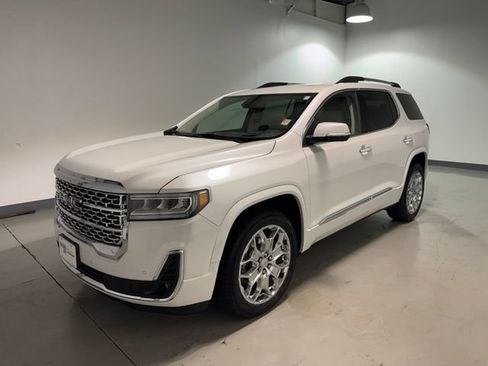 Used 2022 GMC Acadia Denali w/ Denali Ultimate Package AWD/4WD image 3