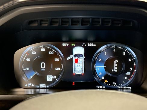 Used 2020 Volvo XC90 T6 R-Design image 13