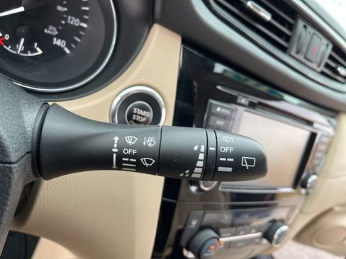 Used 2019 Nissan Rogue SL image 16