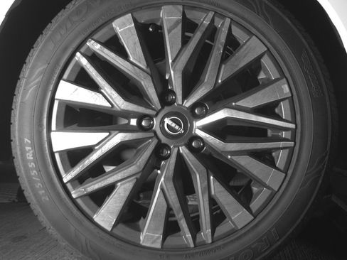 Used 2025 Nissan Altima 2.5 SV FWD image 15
