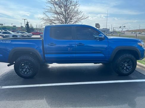 Used 2017 Toyota Tacoma TRD Off-Road image 1