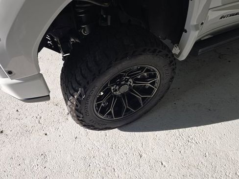 Used 2023 GMC Sierra 1500 AT4 w/ AT4 Premium Package image 9