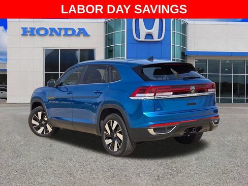 Used 2024 Volkswagen Atlas Cross Sport SE FWD image 5