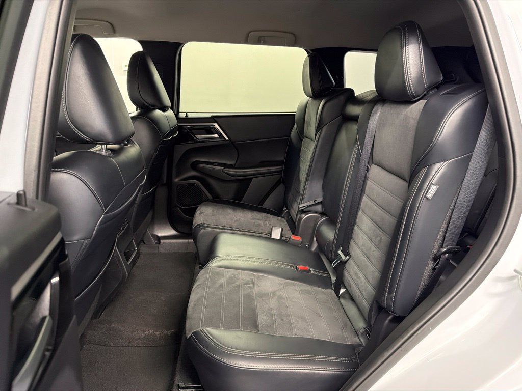Used 2024 Mitsubishi Outlander SE AWD/4WD image 32