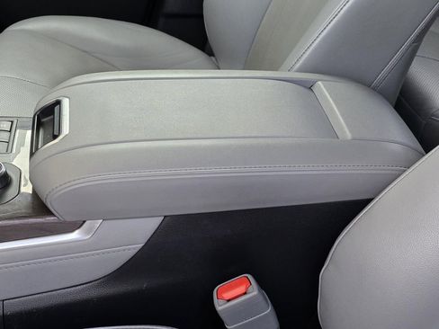 Used 2023 Toyota Highlander Limited image 9