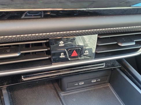 Used 2024 Volkswagen Atlas SEL Premium R-Line AWD/4WD image 35
