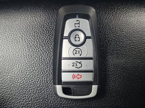 Used 2020 Ford Fusion SEL image 32