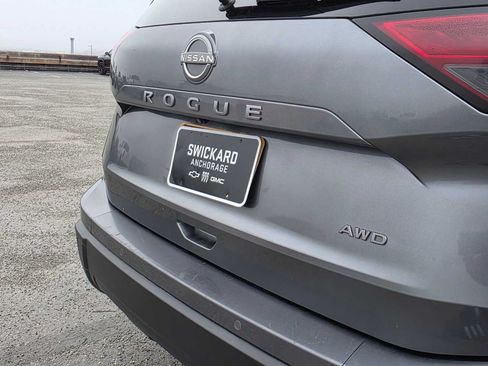 Used 2025 Nissan Rogue SV AWD/4WD image 14