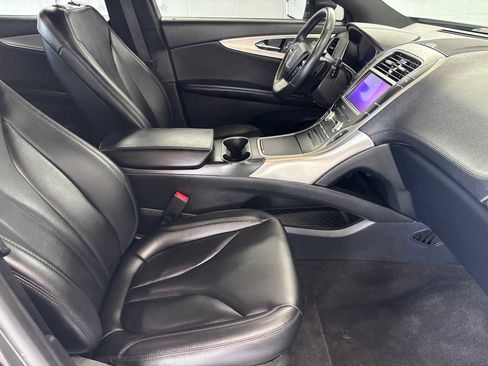 Used 2019 Lincoln Nautilus Premier AWD/4WD image 14